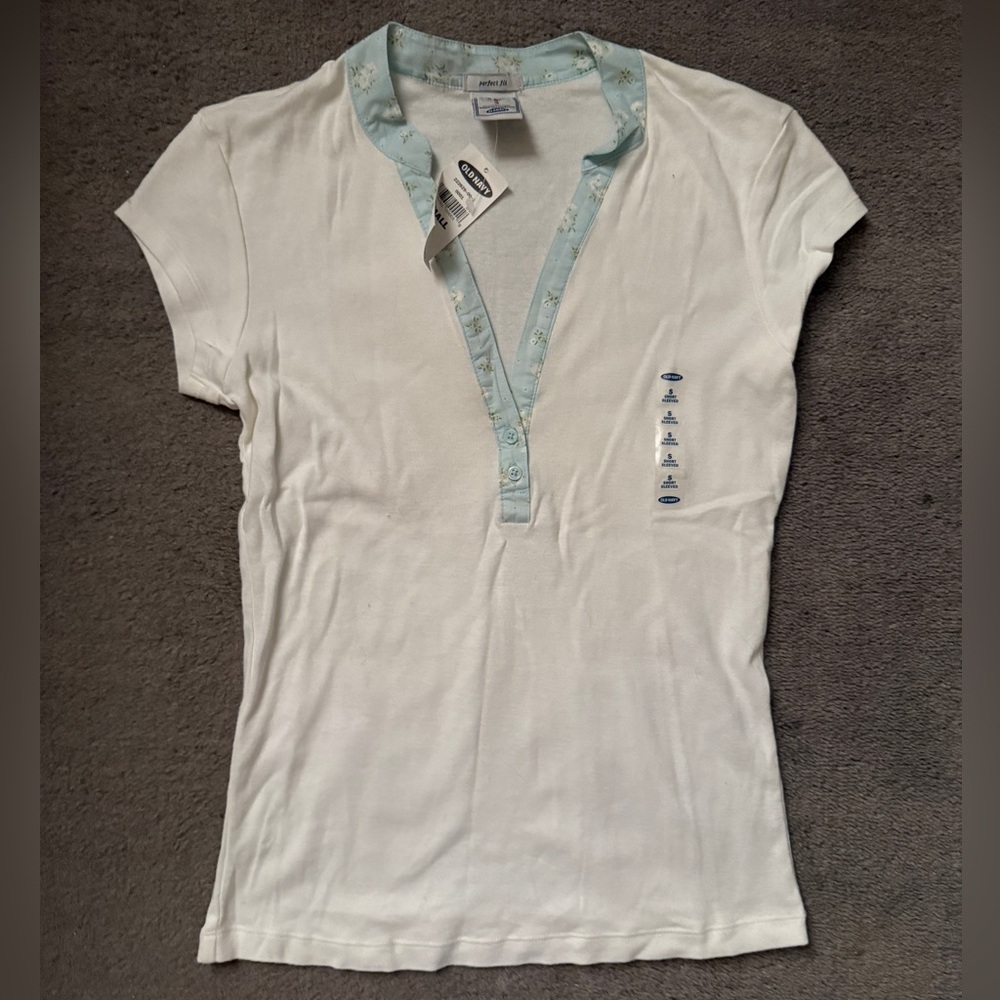 Old Navy White Button Down Shirt with Light Blue Floral Detail Size Small